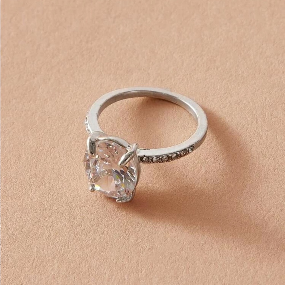 Beautiful Rhinestone Ring 💎 - Picture 3 of 4